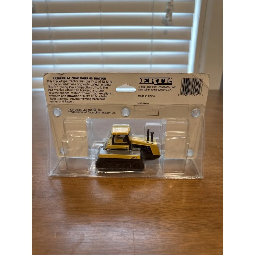 ERTL #2415 Mighty Movers Caterpillar Challenger 65 Tractor 1/64 Scale Diecast